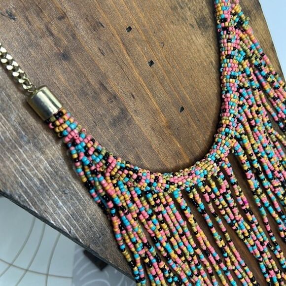 Boho seed bead bib necklace - Picture 5 of 9